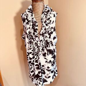 Milano Women’s Black & White Shirt Sleeveless V Neck